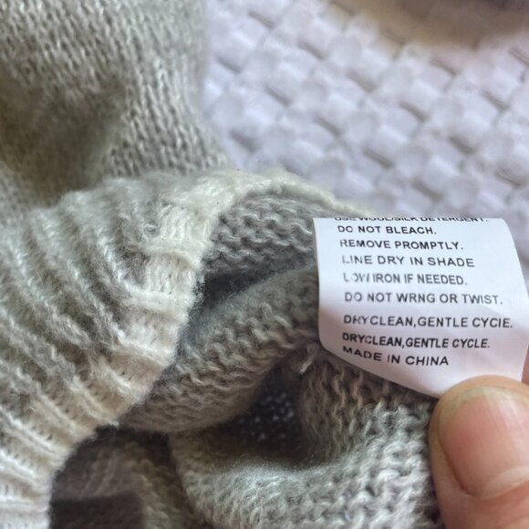 sweater - Picture 6 of 7